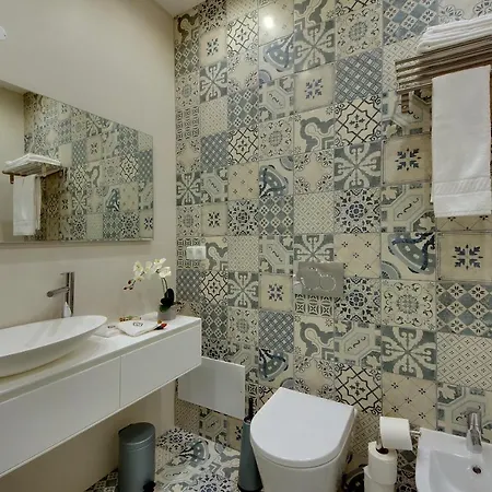 Casa Da Bandeira -perfect Location-beach Front- Rooftop Pool By Dreamvillasalbufeira * Албуфейра