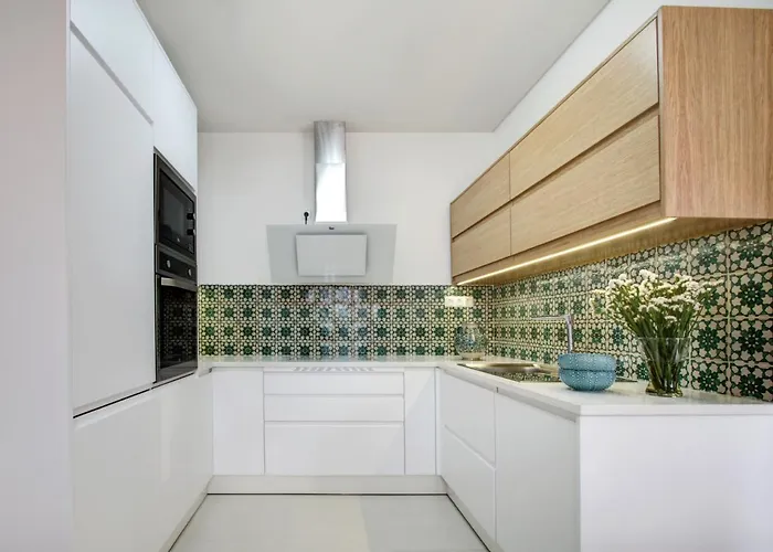 Casa Da Bandeira -perfect Location-beach Front- Rooftop Pool By Dreamvillasalbufeira *