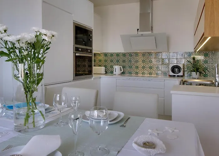 Casa Da Bandeira -perfect Location-beach Front- Rooftop Pool By Dreamvillasalbufeira 빌라 *